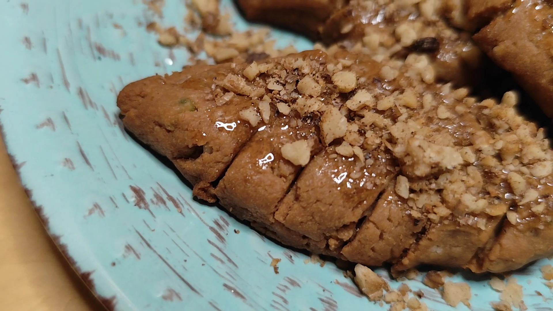 Foinikia with green slices of succade